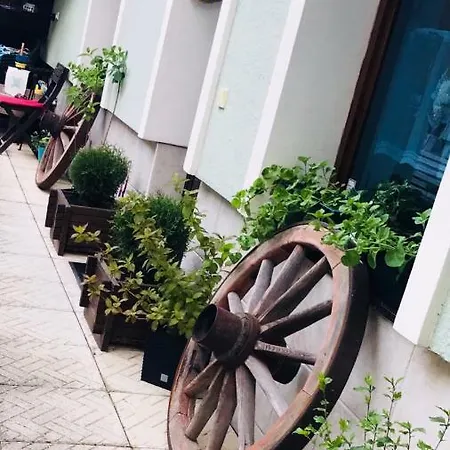 Ubytovani Na Lesni לוהקוביק